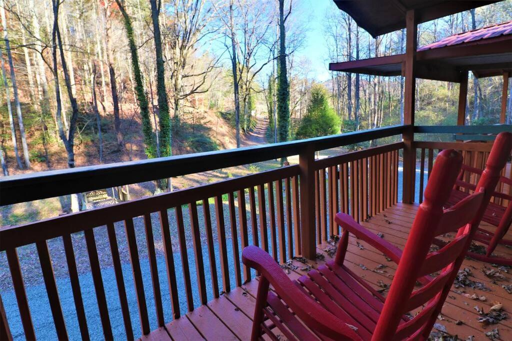Cute Cabin Creek & Firepit #12 Хелен Экстерьер фото